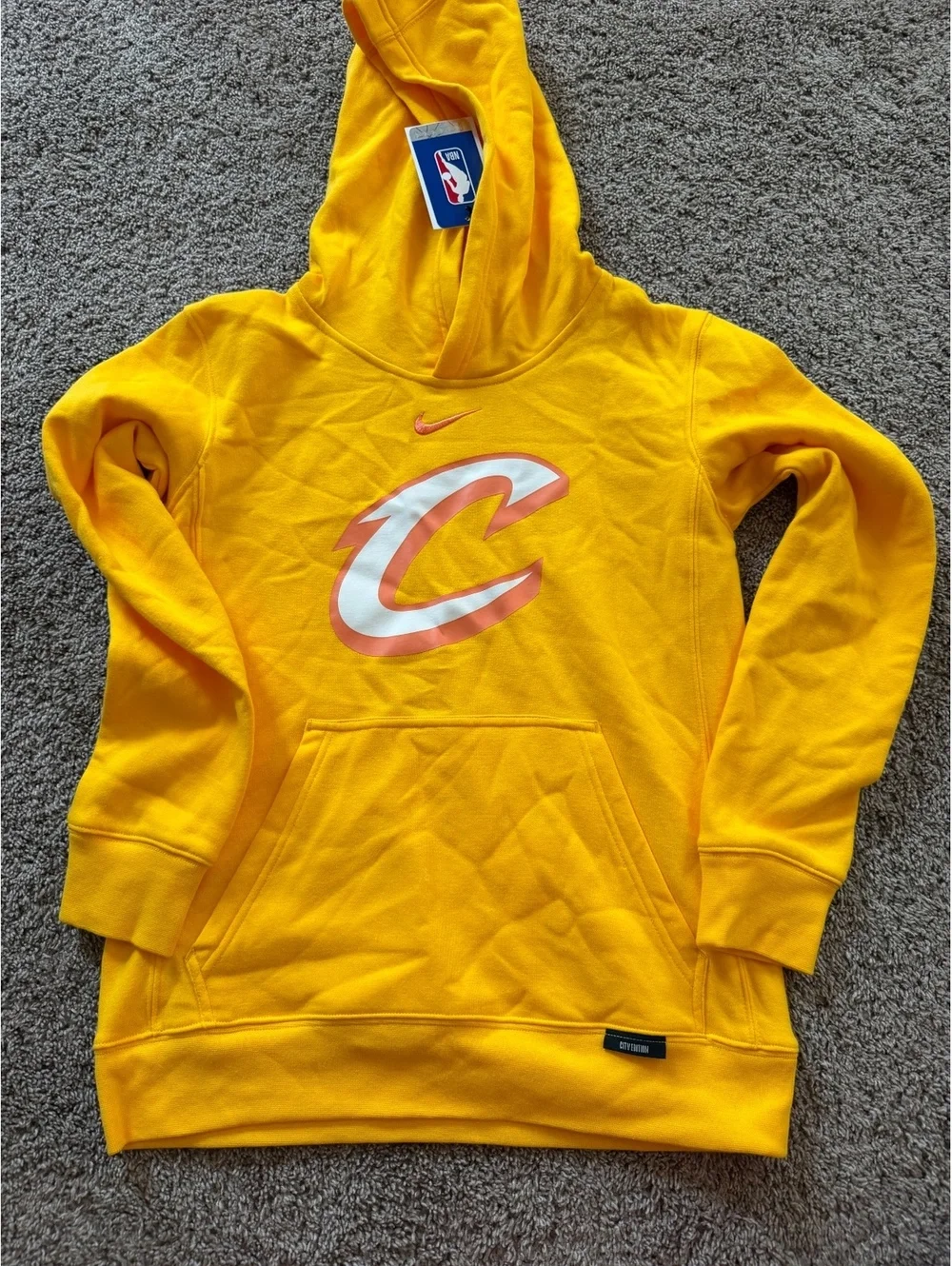 You’re Nike NBA Cleveland Cavaliers Yellow Hoodie Sweatshirt Size M 10/12